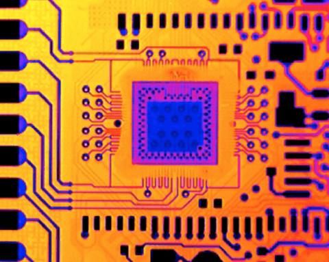 Detalle de imagen térmica HD de un microchip